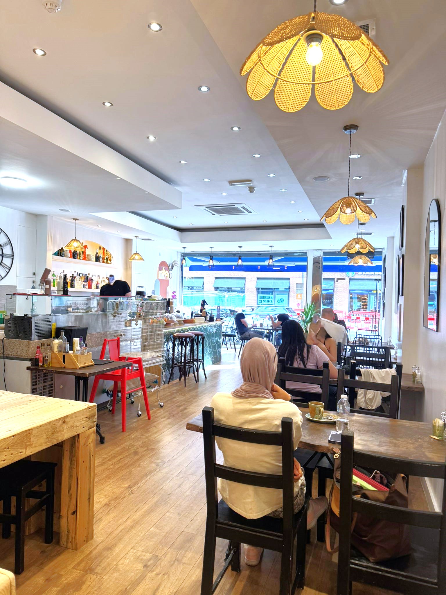 BUSINESS FOR SALE  LONG LEASE  POPULAR RESTAURANT & CAFE  WEST HENDON BROADWAY  NW9 Image 3