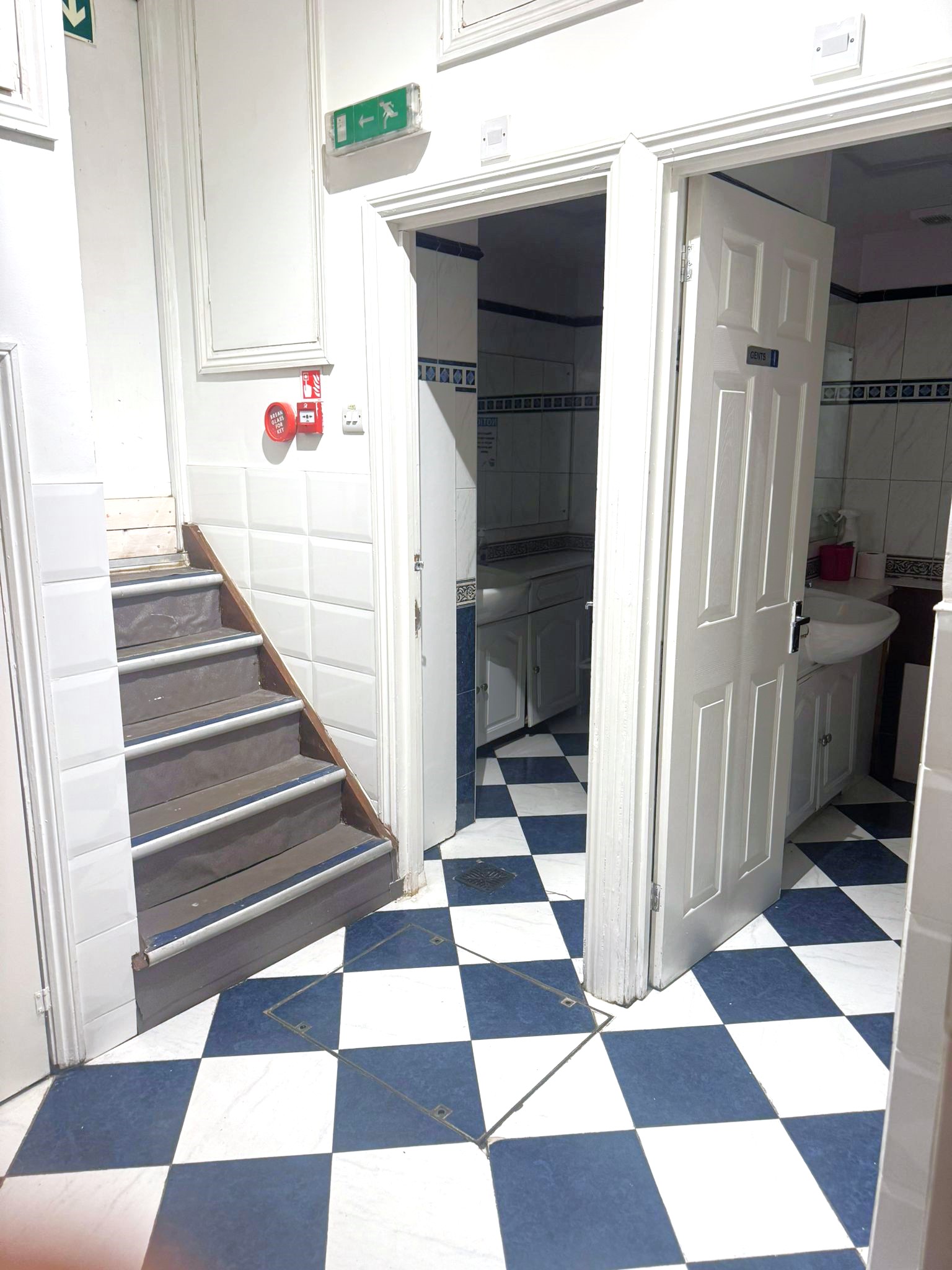 BUSINESS FOR SALE  LONG LEASE  POPULAR RESTAURANT & CAFE  WEST HENDON BROADWAY  NW9 Image 6