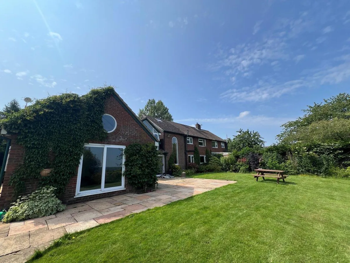 WILLS FARM COTTAGE, HOLLYGATE ROAD, RIDLINGTON, RUTLAND