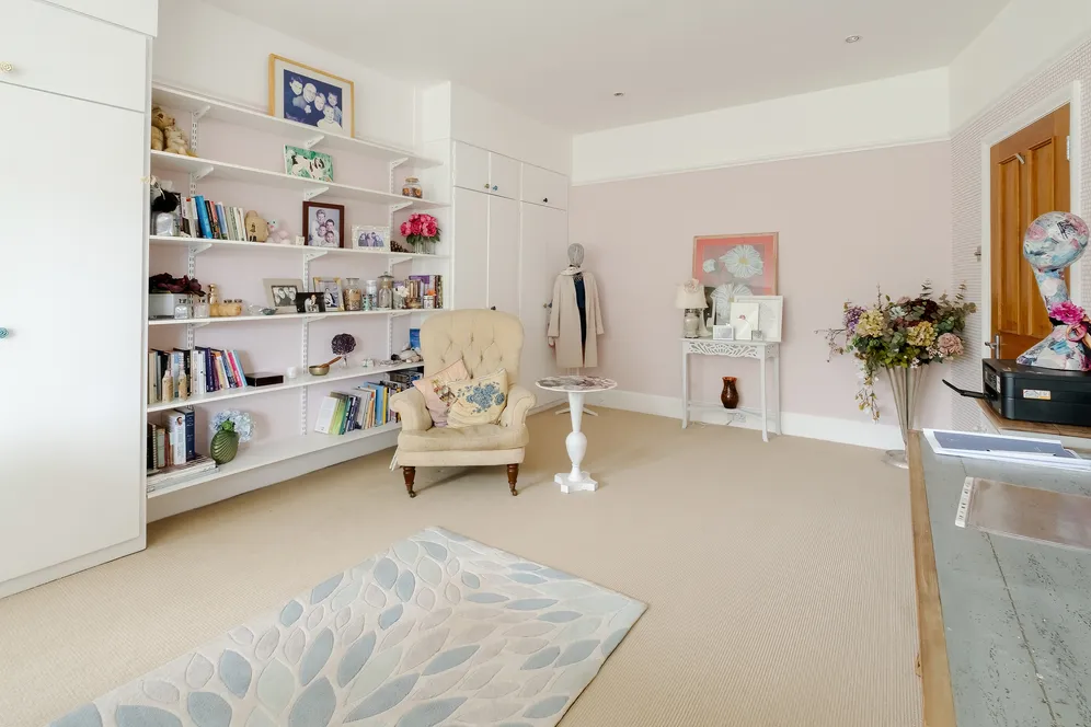 Woodside Avenue, LONDON, N6 photo 20