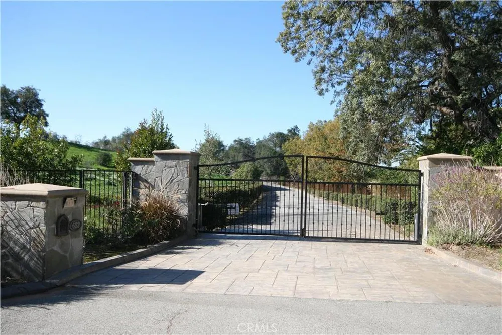 682 Deodar Ln, Bradbury, CA 91008