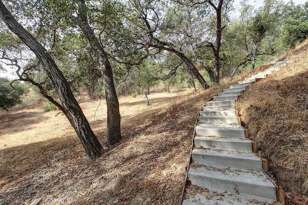 682 Deodar Ln, Bradbury, CA 91008