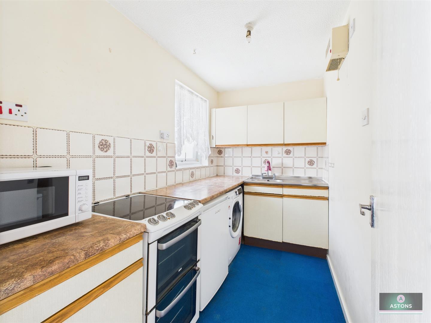Herm Close, Cottesmore Green Image 2