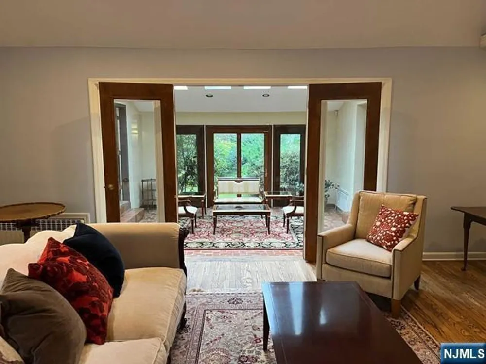 25 Ackerman Rd, Saddle River, NJ 07458