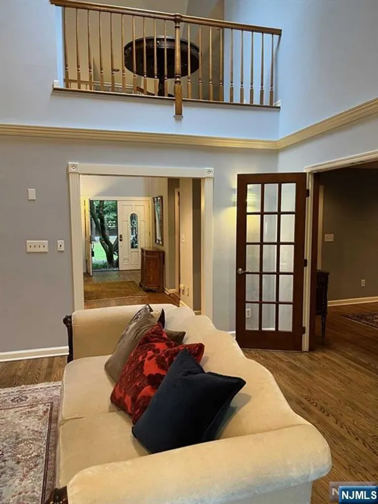 25 Ackerman Rd, Saddle River, NJ 07458