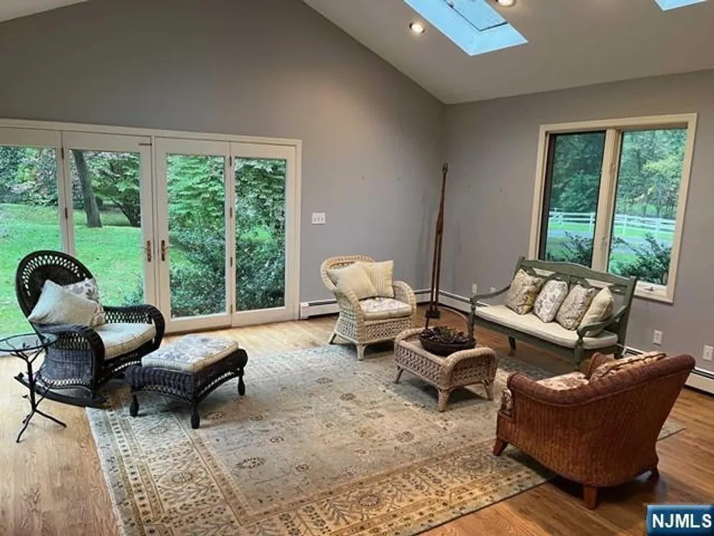 25 Ackerman Rd, Saddle River, NJ 07458