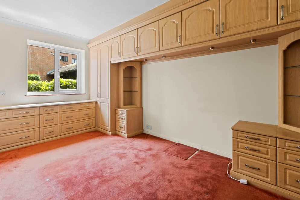 Property carousel item 4