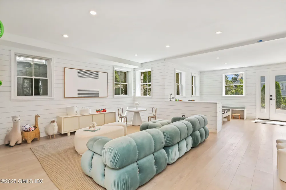 21 Ridge St, Greenwich, CT 06830