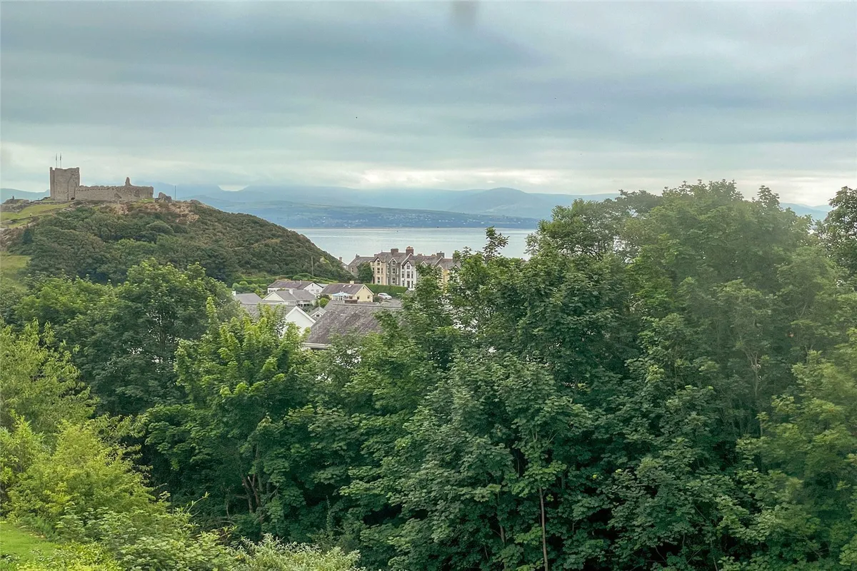 Pwllheli Road, Criccieth, Gwynedd, LL52