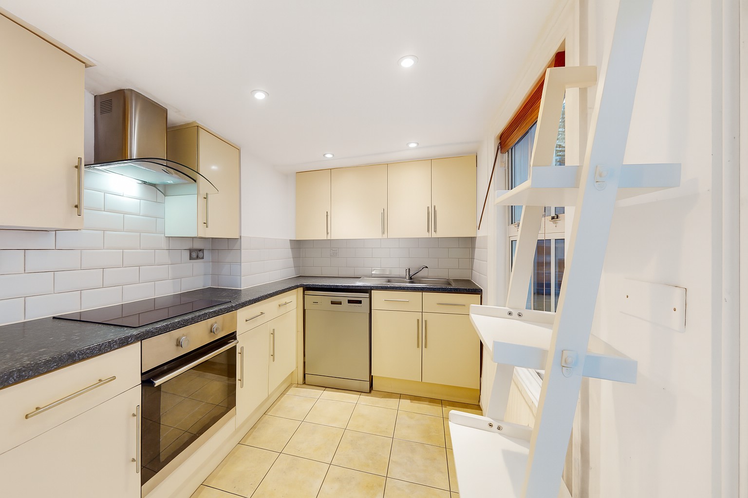 Terraced House For Sale Canary Wharf  E14 Image 2