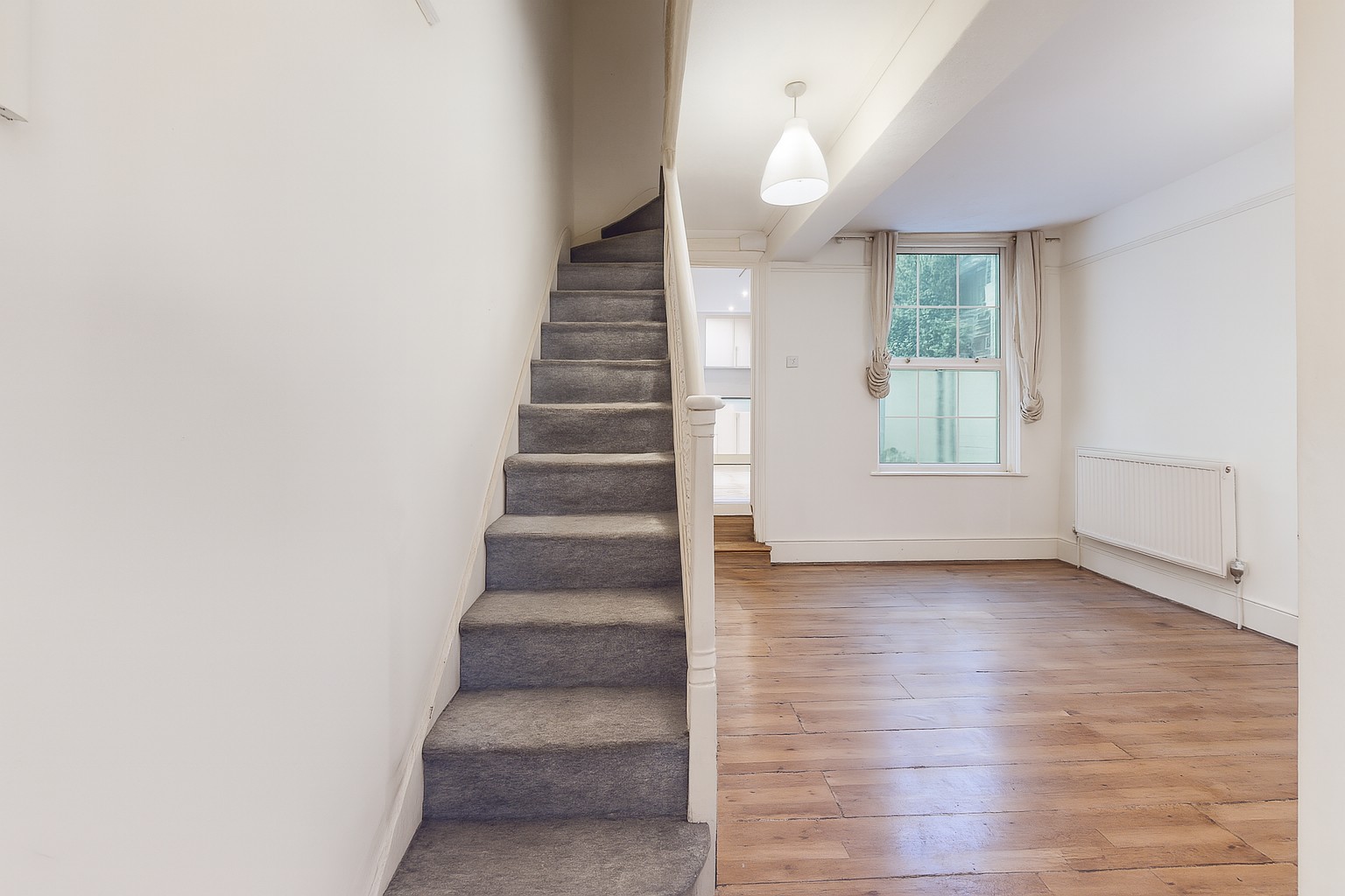 Terraced House For Sale Canary Wharf  E14 Image 4