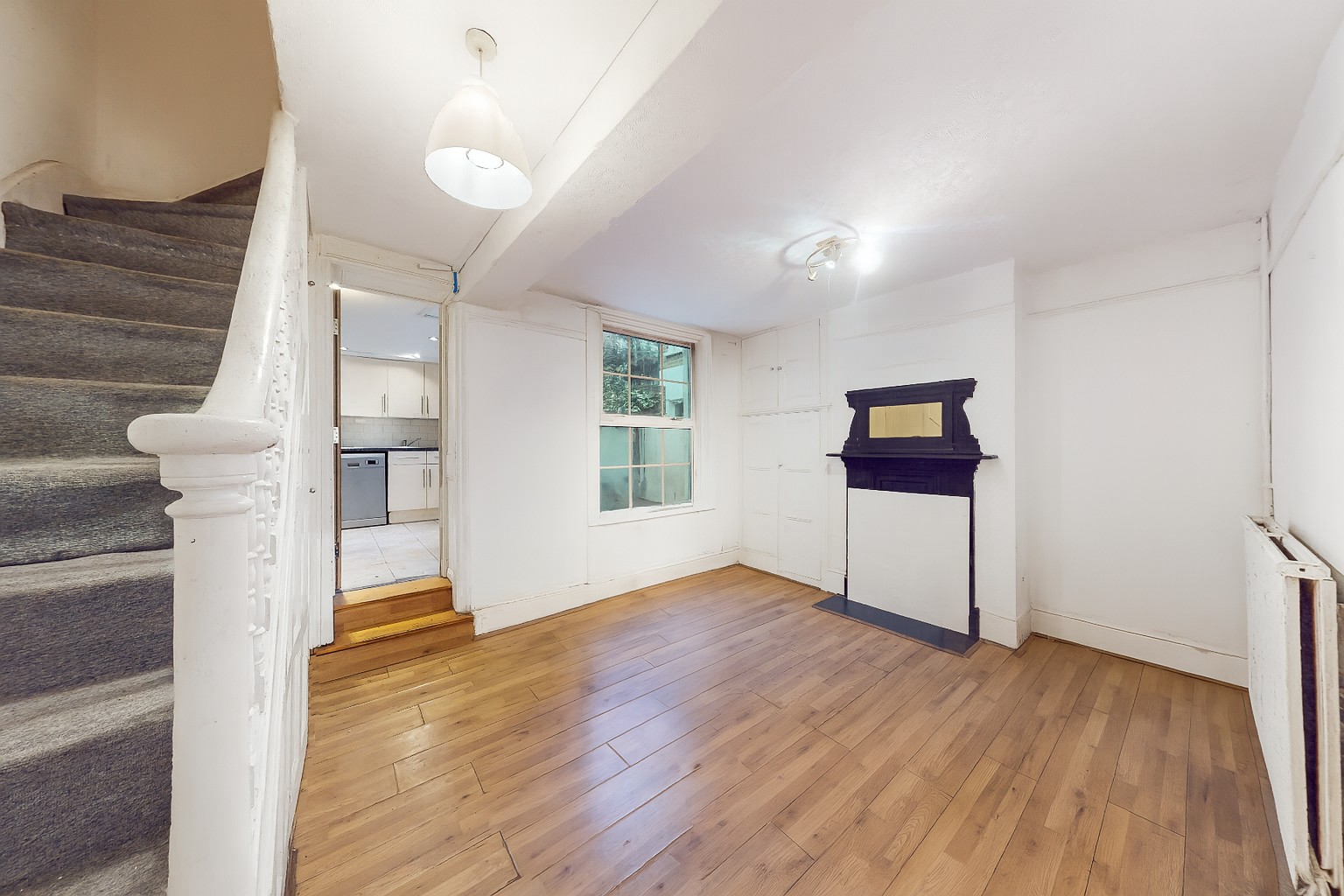 Terraced House For Sale Canary Wharf  E14 Image 3