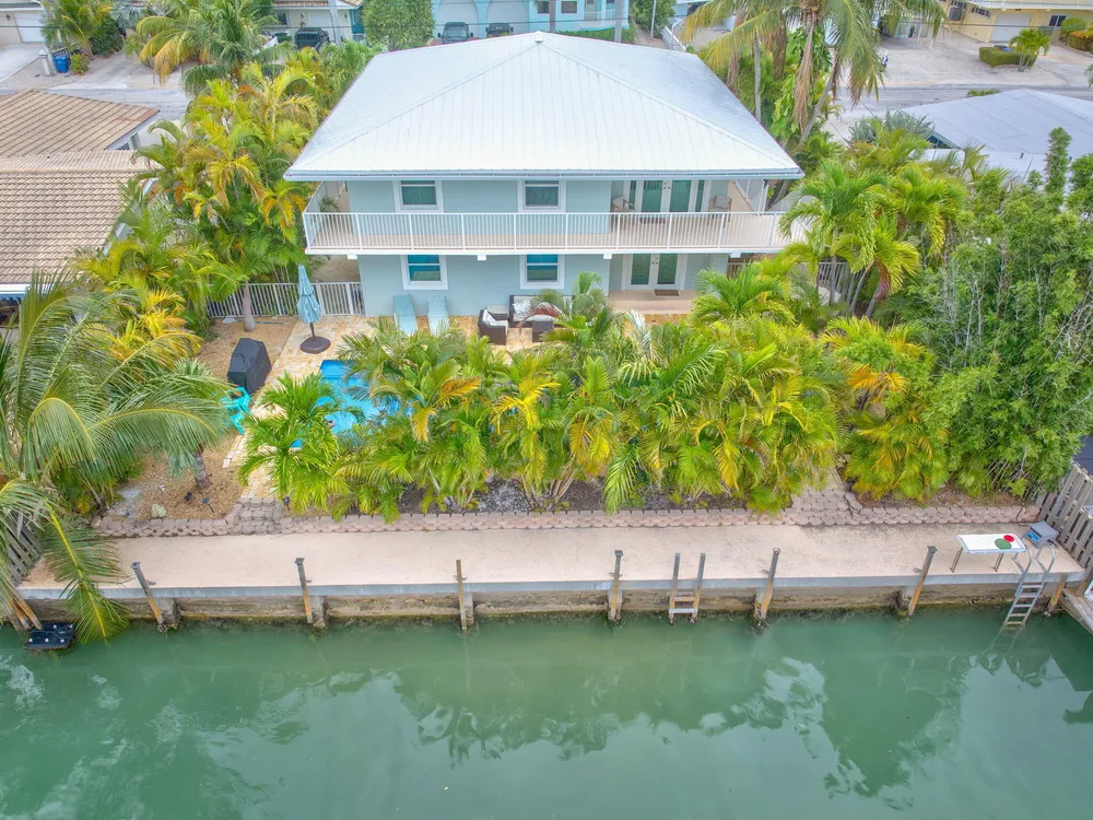 581 10th St, Key Colony Beach, FL 33051