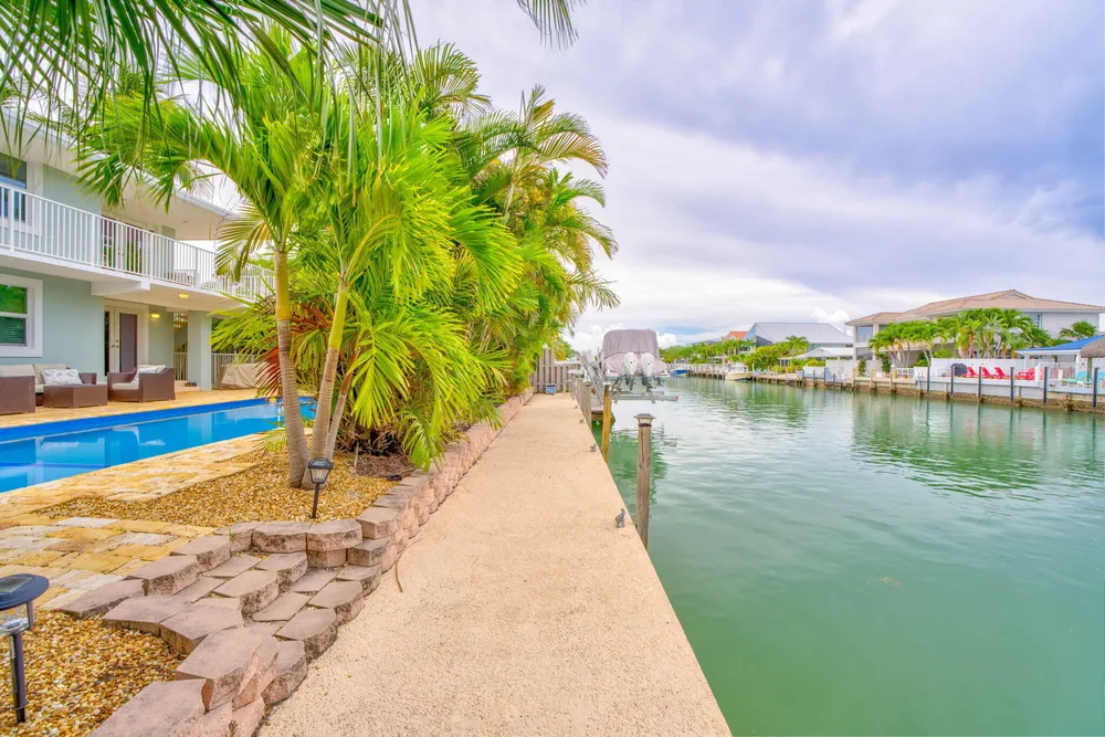 581 10th St, Key Colony Beach, FL 33051