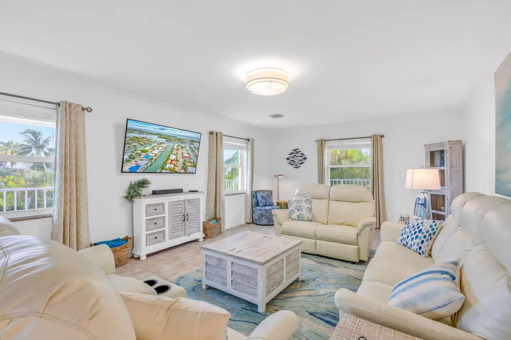 581 10th St, Key Colony Beach, FL 33051