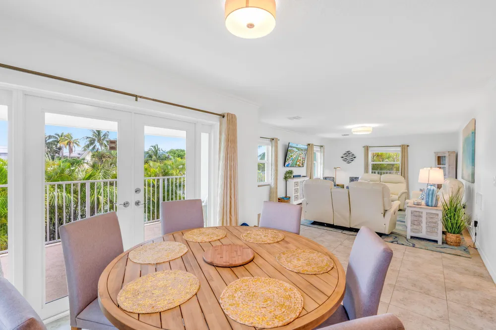 581 10th St, Key Colony Beach, FL 33051