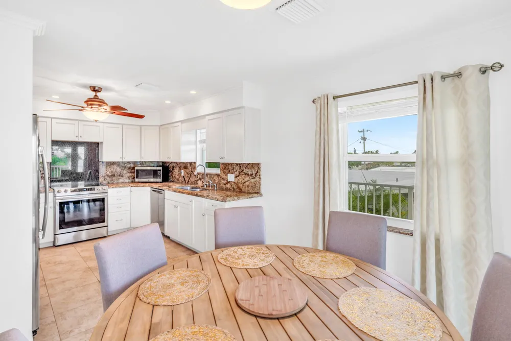 581 10th St, Key Colony Beach, FL 33051