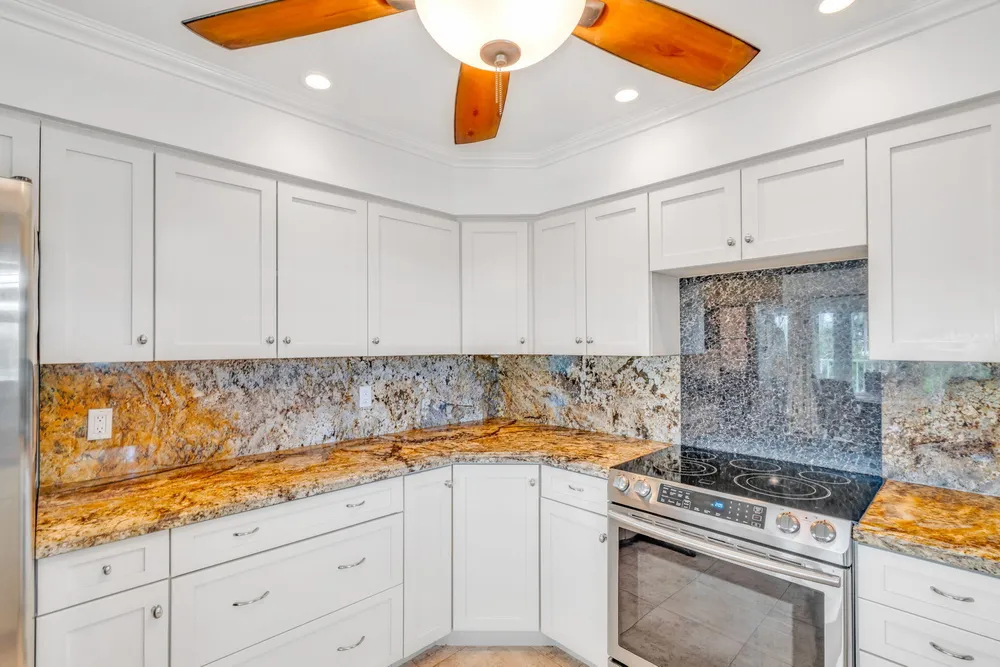 581 10th St, Key Colony Beach, FL 33051