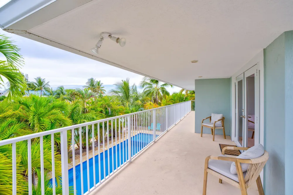 581 10th St, Key Colony Beach, FL 33051