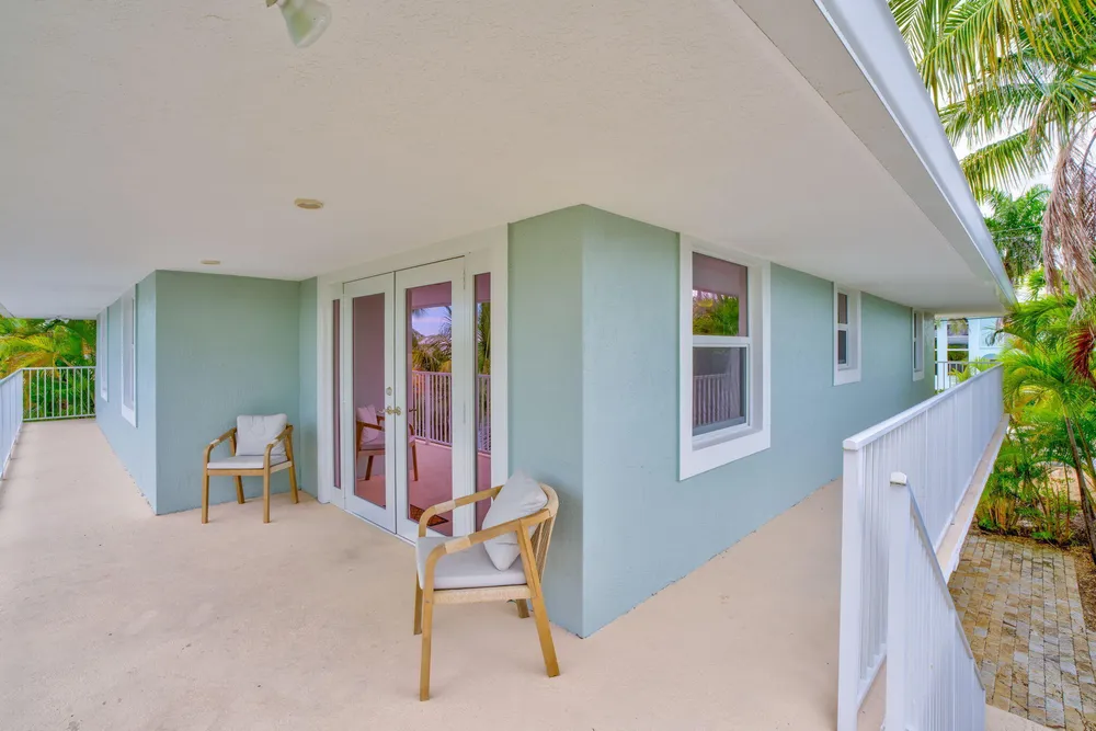 581 10th St, Key Colony Beach, FL 33051