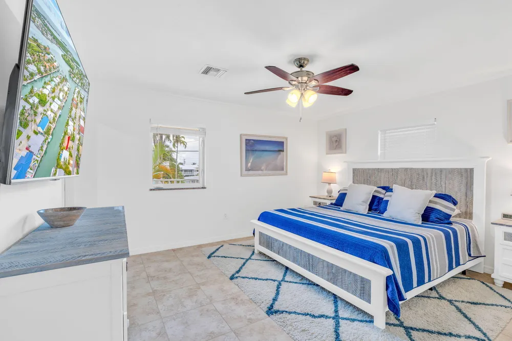 581 10th St, Key Colony Beach, FL 33051