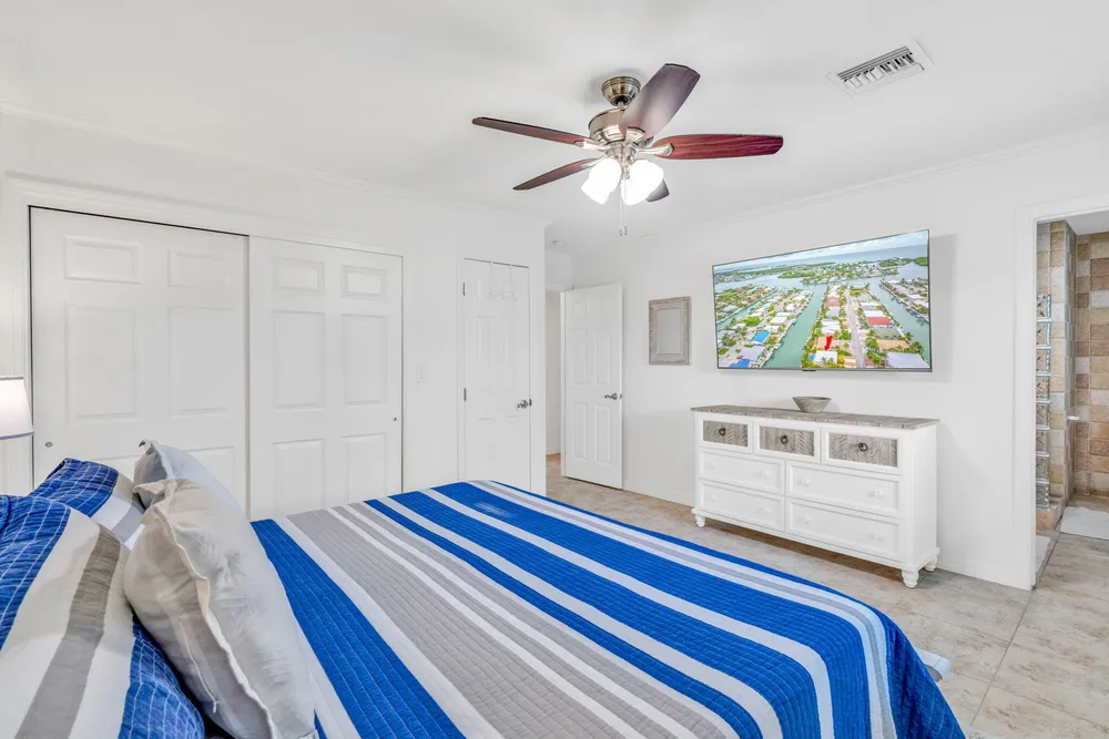 581 10th St, Key Colony Beach, FL 33051