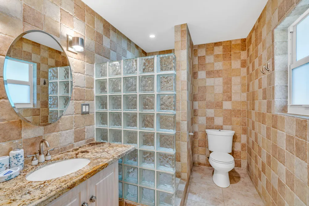 581 10th St, Key Colony Beach, FL 33051