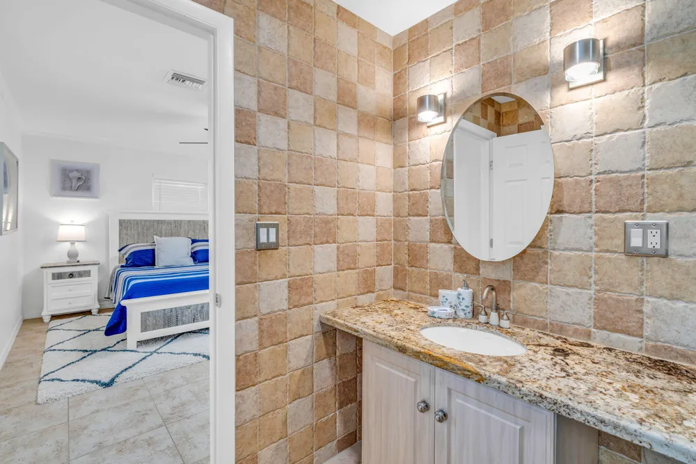 581 10th St, Key Colony Beach, FL 33051