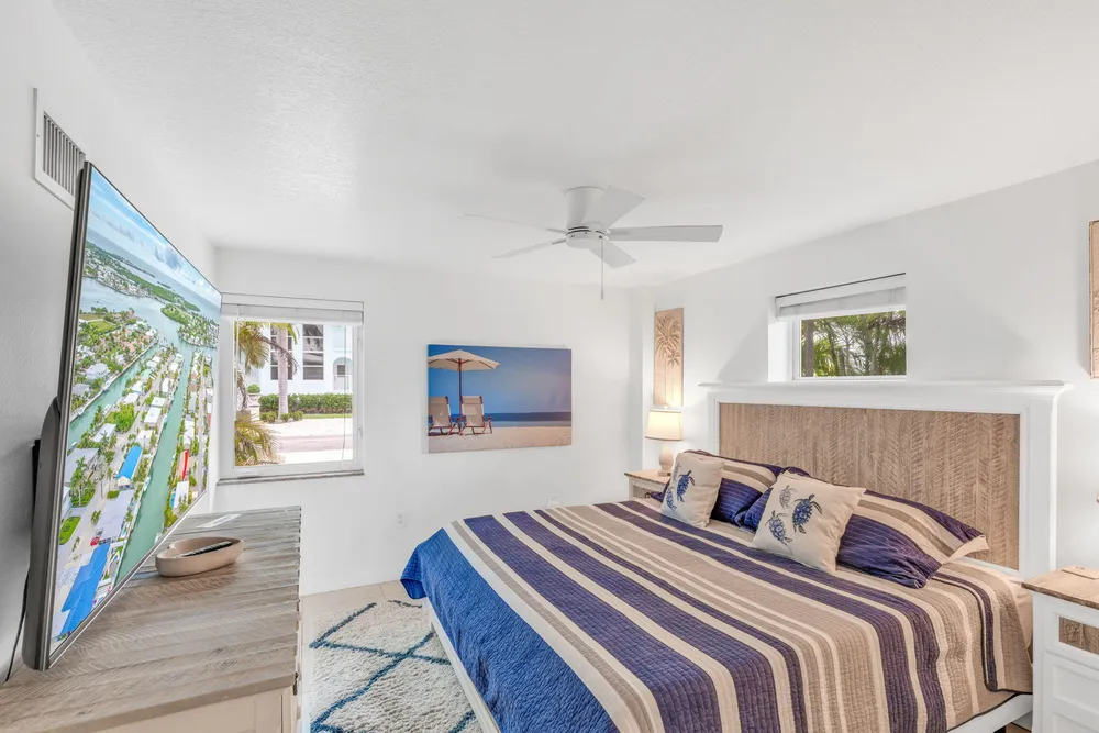 581 10th St, Key Colony Beach, FL 33051