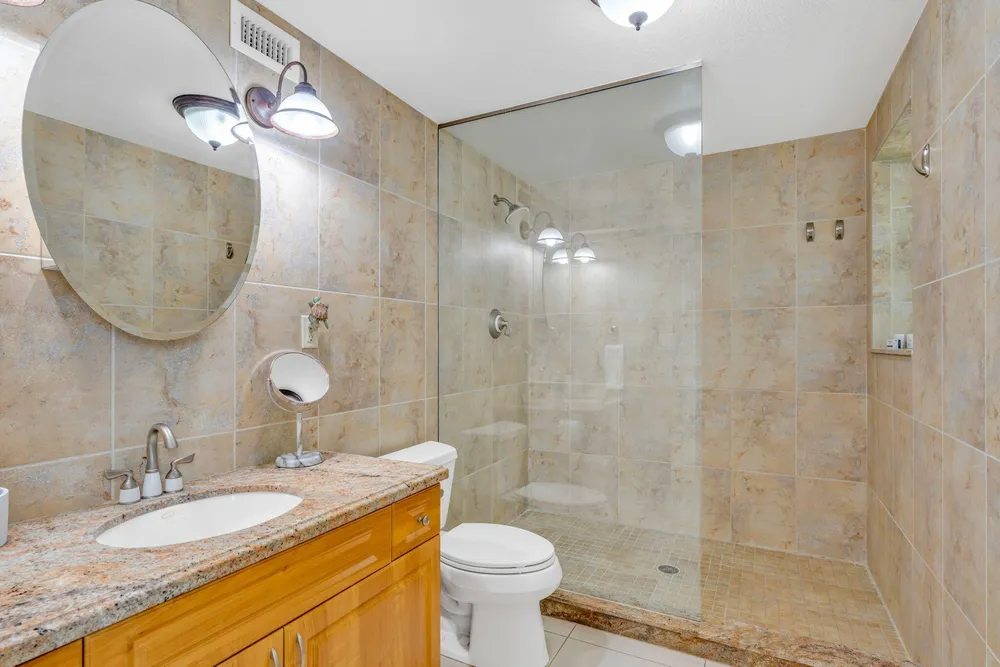 581 10th St, Key Colony Beach, FL 33051