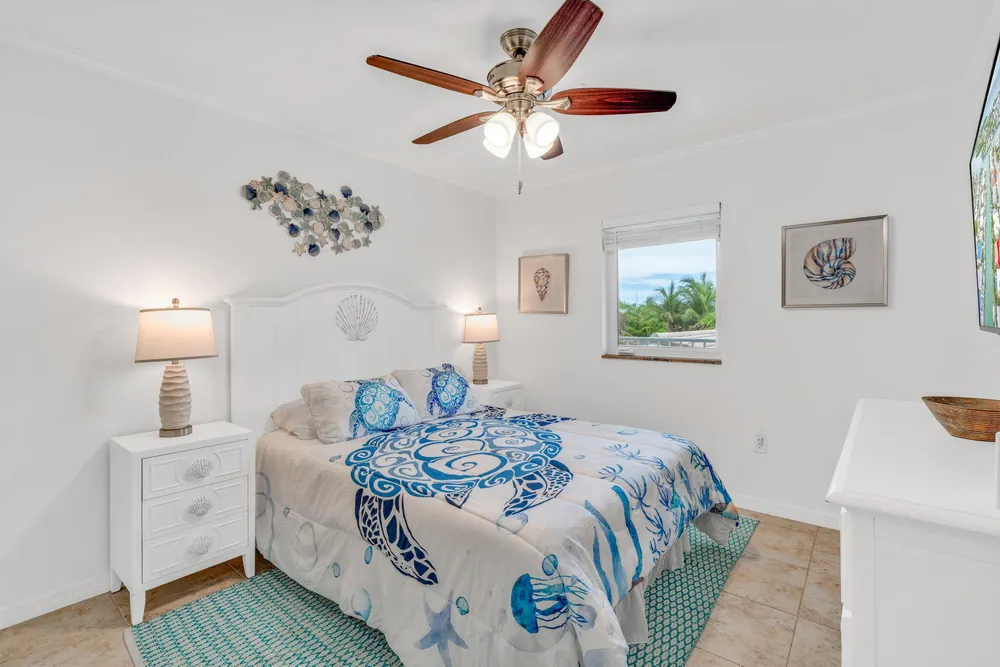 581 10th St, Key Colony Beach, FL 33051