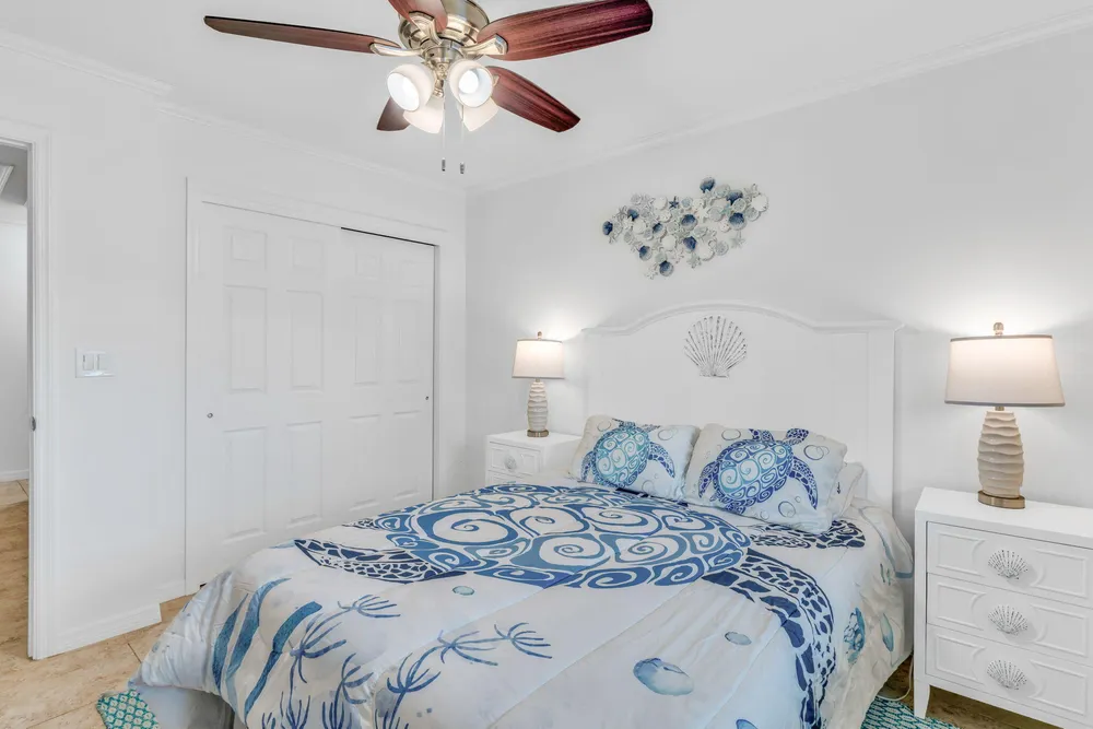 581 10th St, Key Colony Beach, FL 33051