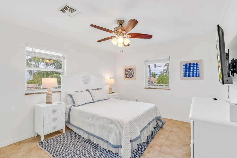 581 10th St, Key Colony Beach, FL 33051