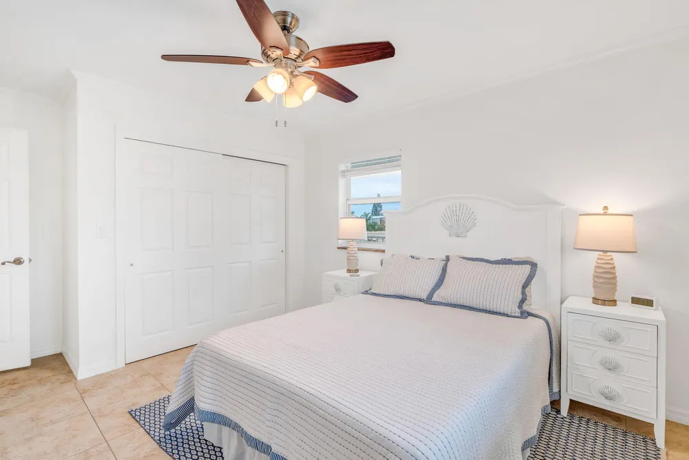 581 10th St, Key Colony Beach, FL 33051