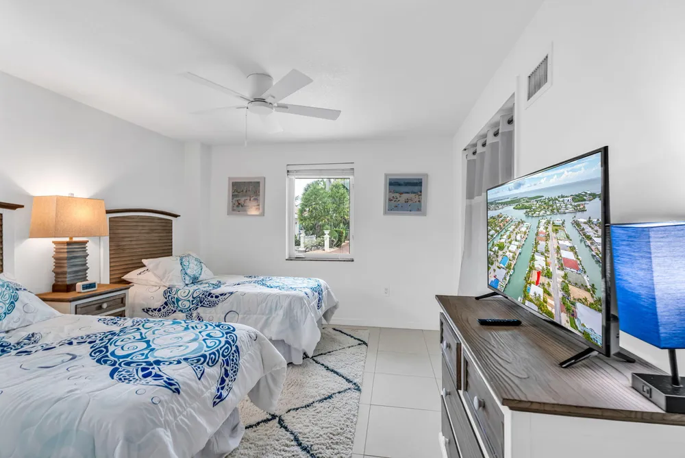 581 10th St, Key Colony Beach, FL 33051