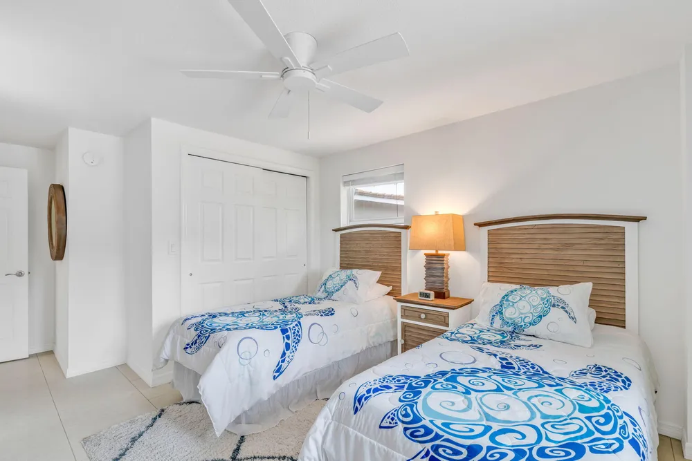 581 10th St, Key Colony Beach, FL 33051