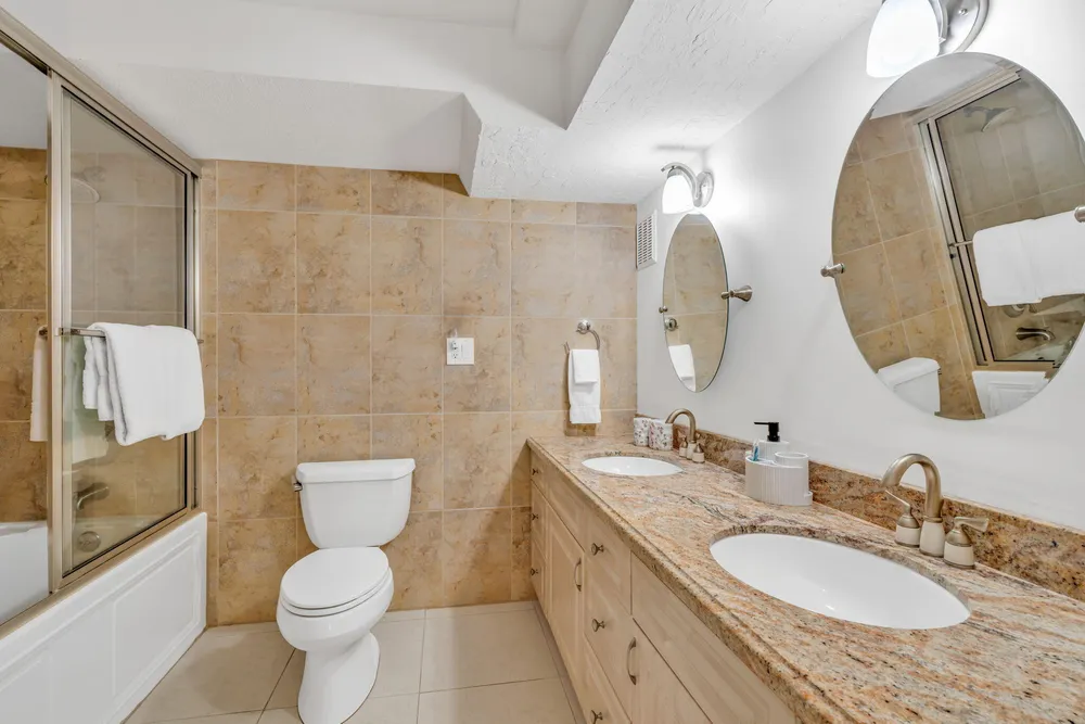 581 10th St, Key Colony Beach, FL 33051