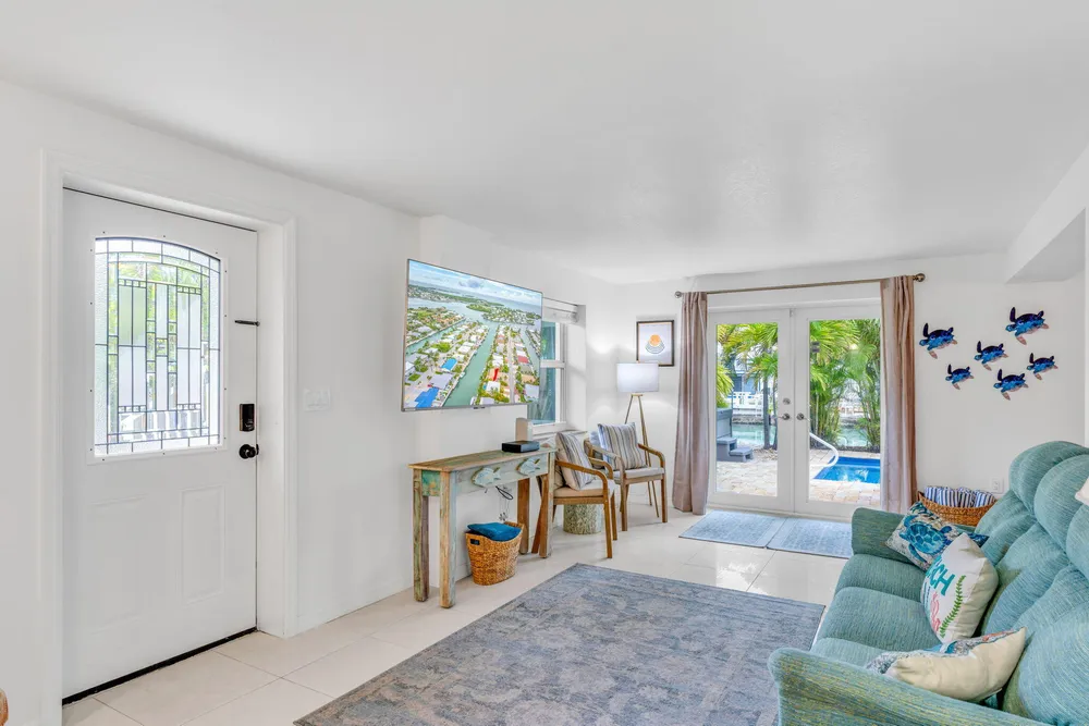 581 10th St, Key Colony Beach, FL 33051
