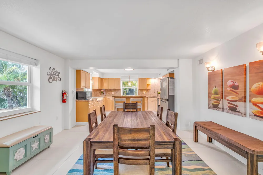581 10th St, Key Colony Beach, FL 33051