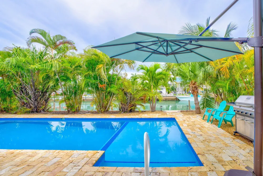 581 10th St, Key Colony Beach, FL 33051