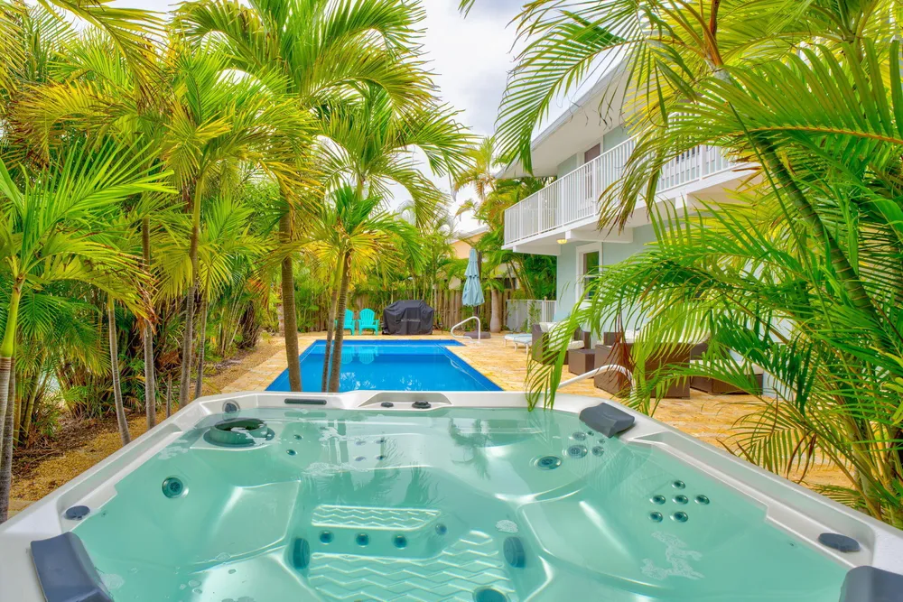 581 10th St, Key Colony Beach, FL 33051