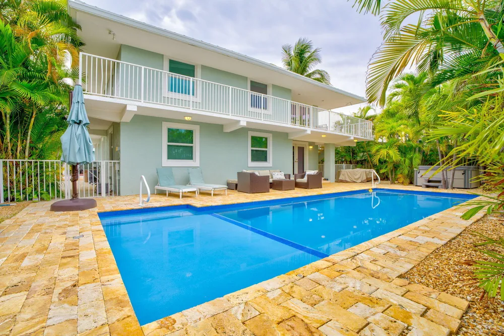 581 10th St, Key Colony Beach, FL 33051