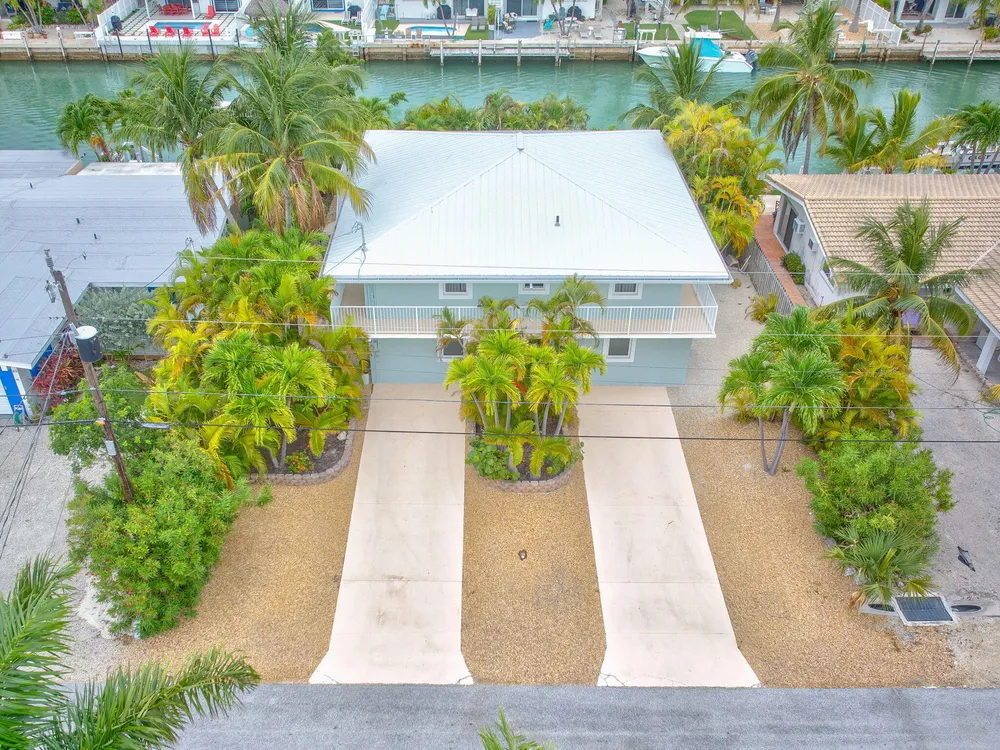 581 10th St, Key Colony Beach, FL 33051