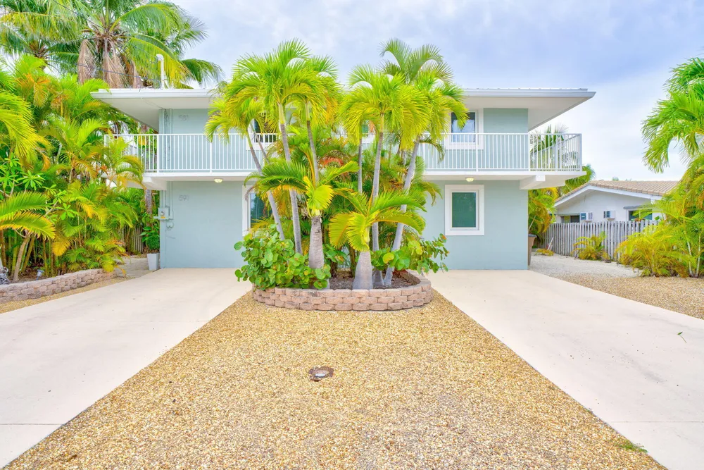 581 10th St, Key Colony Beach, FL 33051