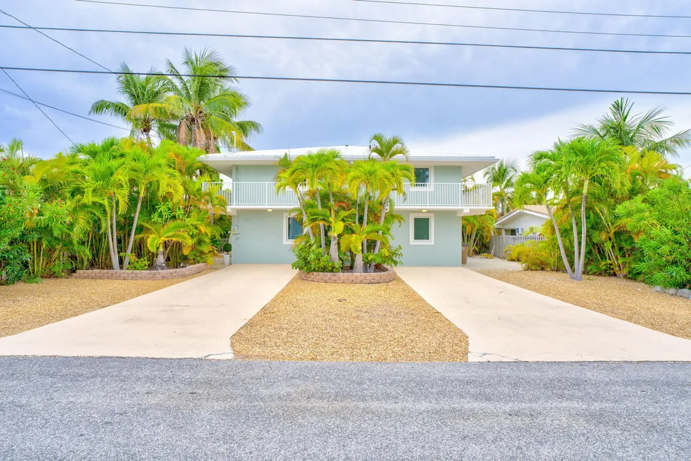 581 10th St, Key Colony Beach, FL 33051