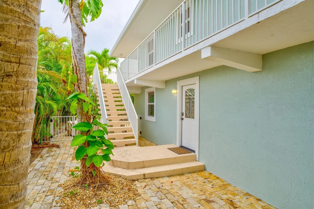 581 10th St, Key Colony Beach, FL 33051