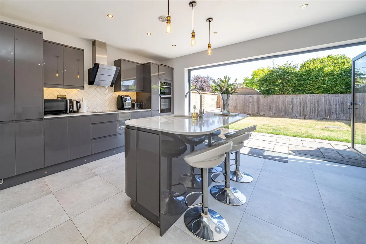 Harvey Drive, Dagnall, Hertfordshire, HP4 1FR