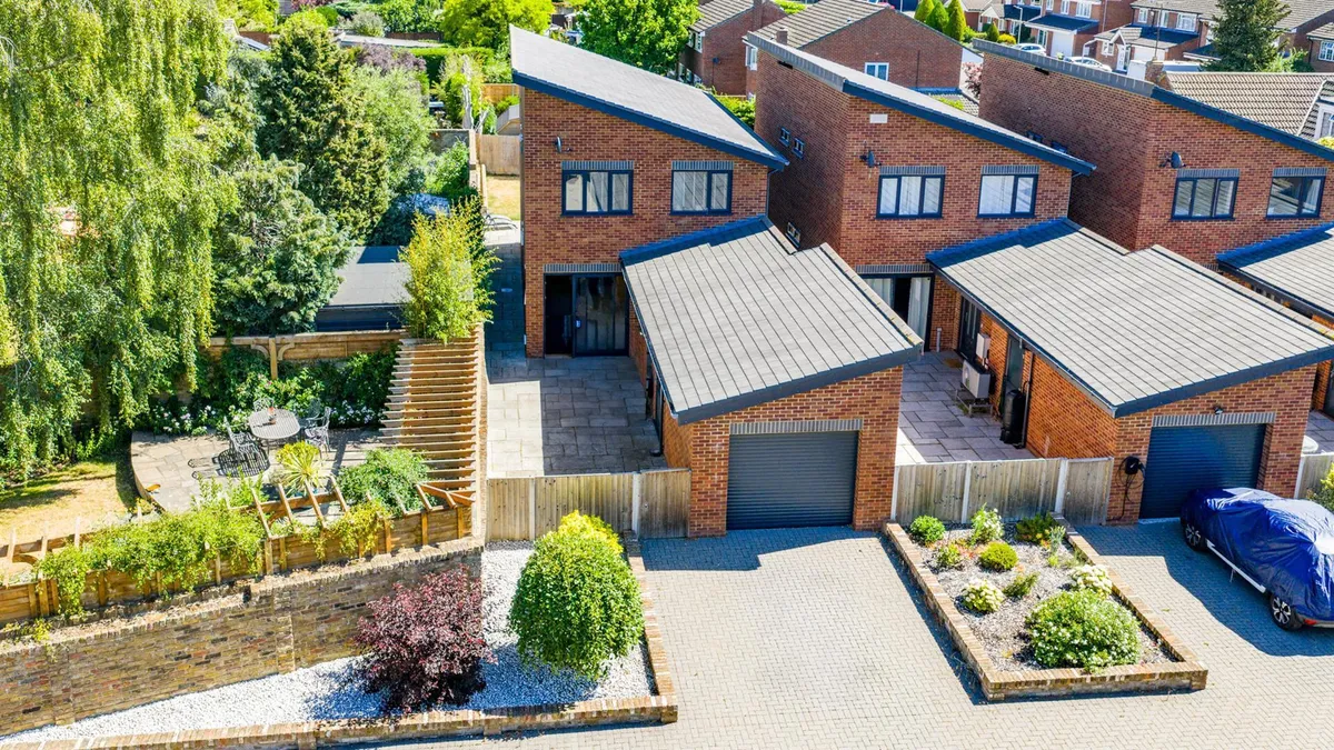 Harvey Drive, Dagnall, Hertfordshire, HP4 1FR