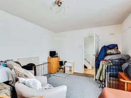 Pinnocks Place, Swindon thumb 3