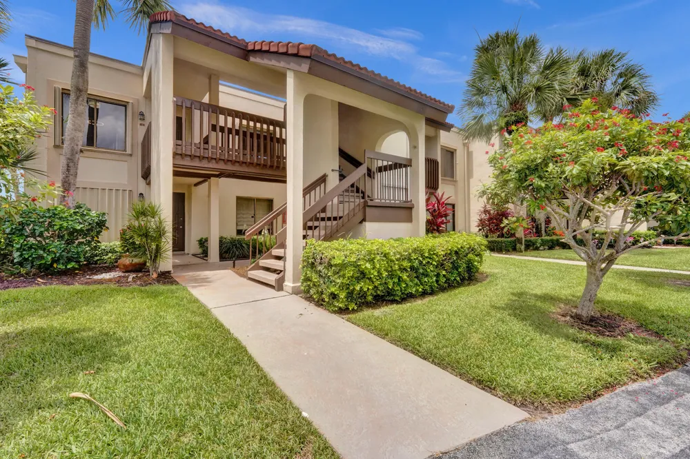 5306 Cedar Lake Dr, Boynton Beach, FL 33437